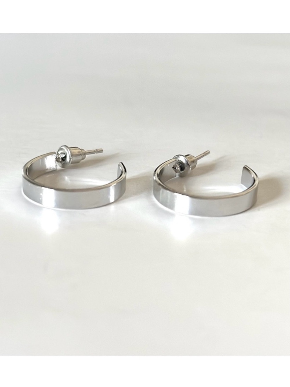 🔴 5 for $10 ONE PAIR Silver Tone Round Shaped Stud Earrings